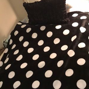 *SOLD* Victoria’s Secret pink Sherpa blanket